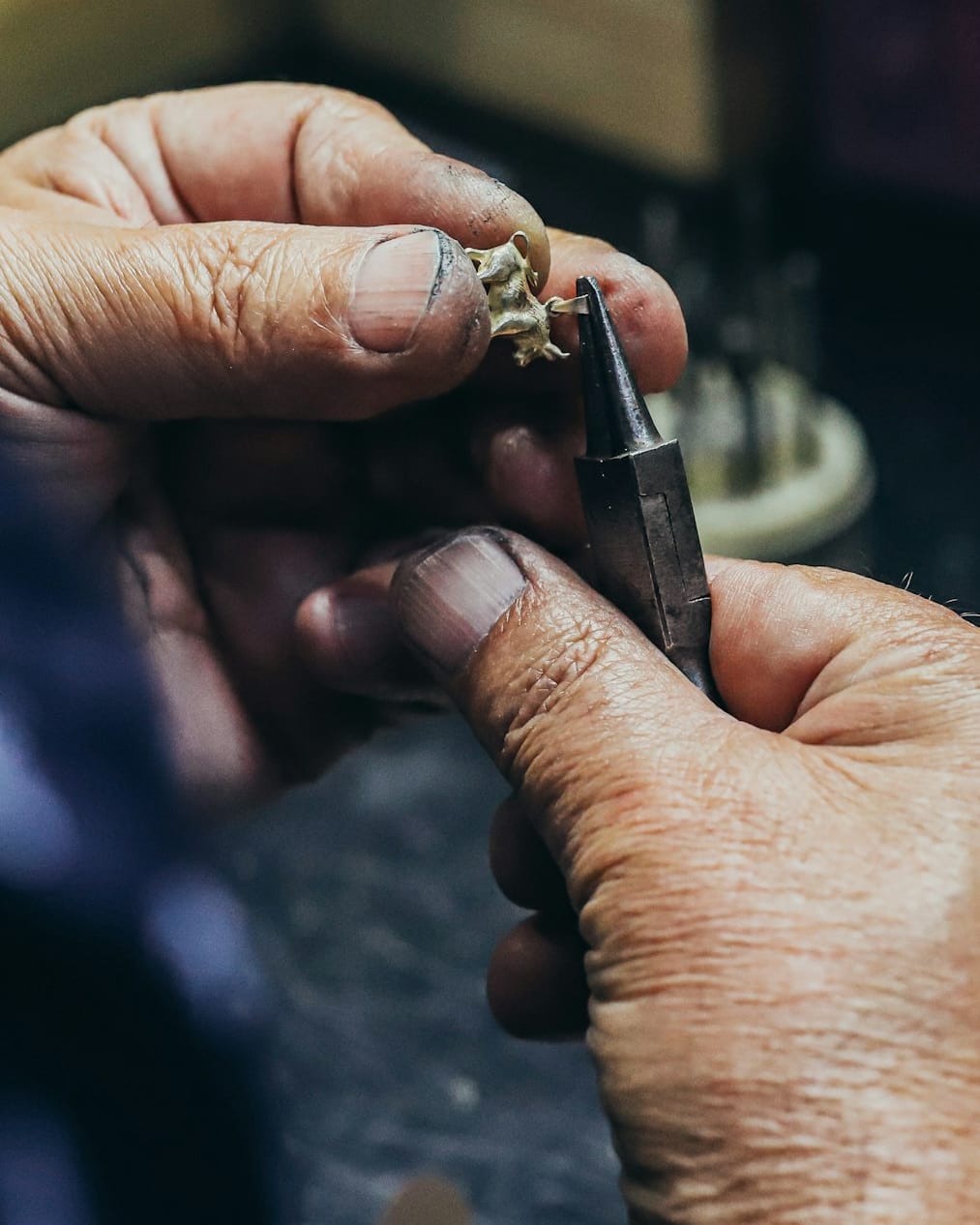 Person holding black and silver pen.